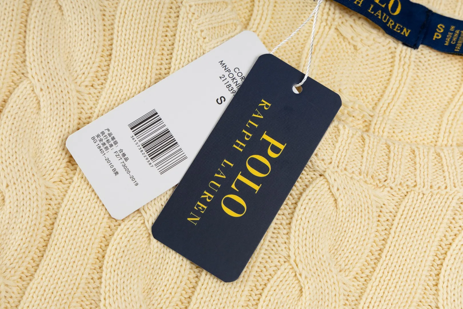 P220 #R91 RALPH LAUREN Ralph Lauren fourteen colors classic small label embroidery round neck pullover cable cardigan sweater men's top, high-density LOGO embroidery on the chest, original customization of tag accessories. Made of pure cotton yarn, pure cotton is skin-friendly and comfortable, small label war horse embroidered twist button round neck sweater 🐎 high quality, follow the blogger to learn how to wear it! Let’s buy a Ralph Lauren cable sweater. It’s a super hard-to-find series after it became popular. It’s hard to find one on the official website. It’s simple and practical to wear, with a lazy and loose feel. The thickened fabric has more texture, feels soft and delicate, and has a loose fit. Whether worn alone or layered, you can wear different styles of fashion with just one piece!   Size：XS S M L Sleeve length: 59/60/61/62/63